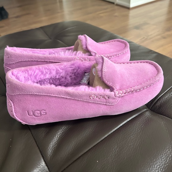 UGG Pink Women's Slippers - Picture 9 of 9